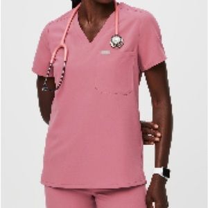 Figs one pocket Catarina scrub top in Quartz. size XXL